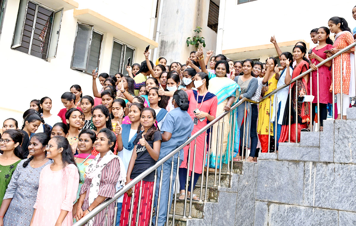 Telangana Governor Tamilisai Visits IIIT Basara - Sakshi16