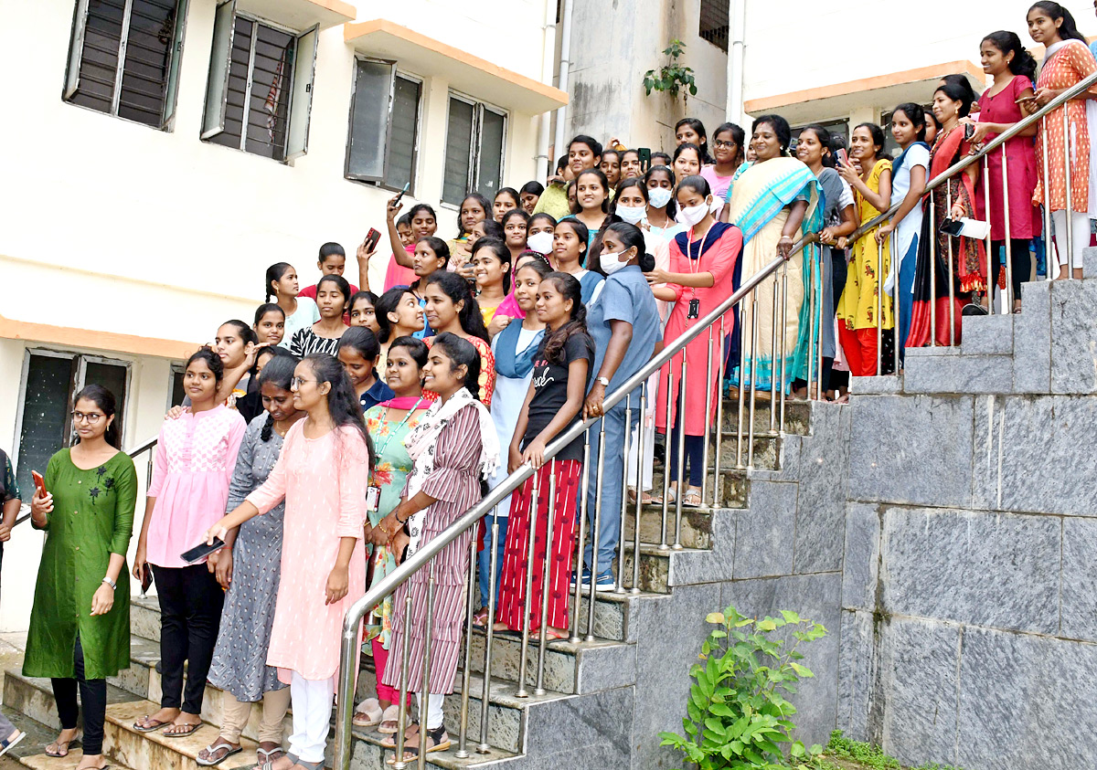 Telangana Governor Tamilisai Visits IIIT Basara - Sakshi17