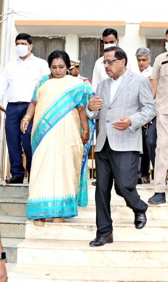 Telangana Governor Tamilisai Visits IIIT Basara - Sakshi19