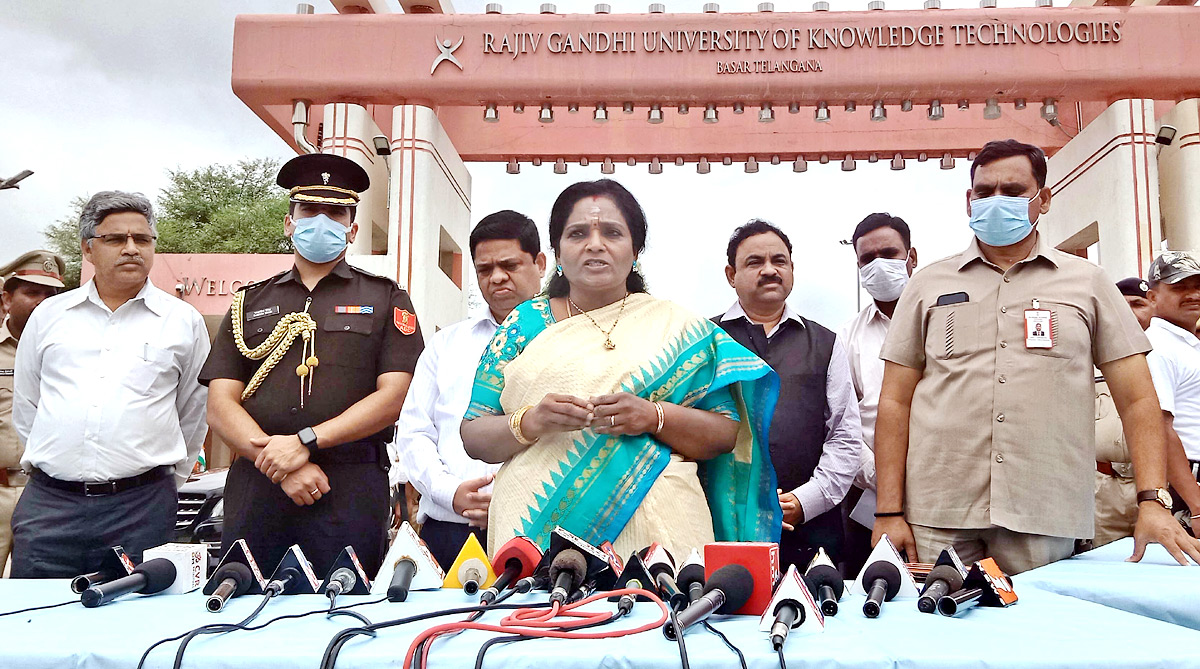 Telangana Governor Tamilisai Visits IIIT Basara - Sakshi21