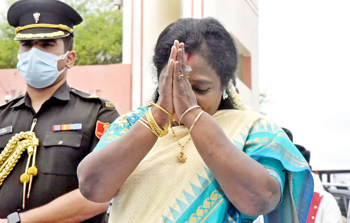 Telangana Governor Tamilisai Visits IIIT Basara - Sakshi22