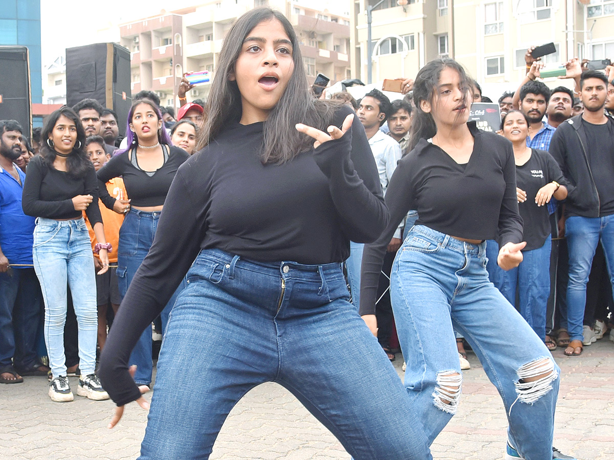 Friendship Day Celebrations in Visakhapatnam RK Beach Pics - Sakshi8