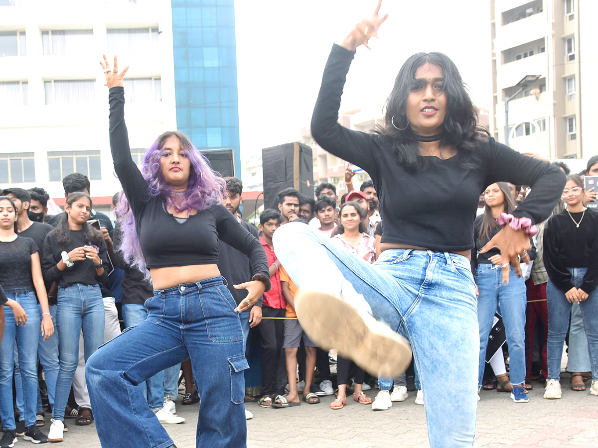 Friendship Day Celebrations in Visakhapatnam RK Beach Pics - Sakshi13