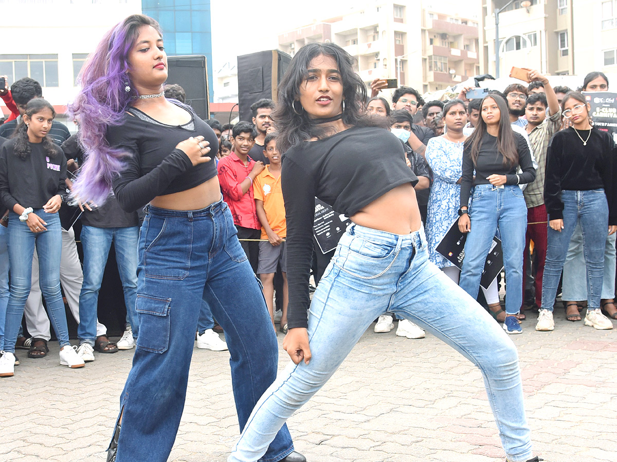 Friendship Day Celebrations in Visakhapatnam RK Beach Pics - Sakshi3