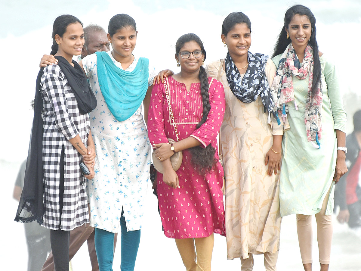 Friendship Day Celebrations in Visakhapatnam RK Beach Pics - Sakshi6