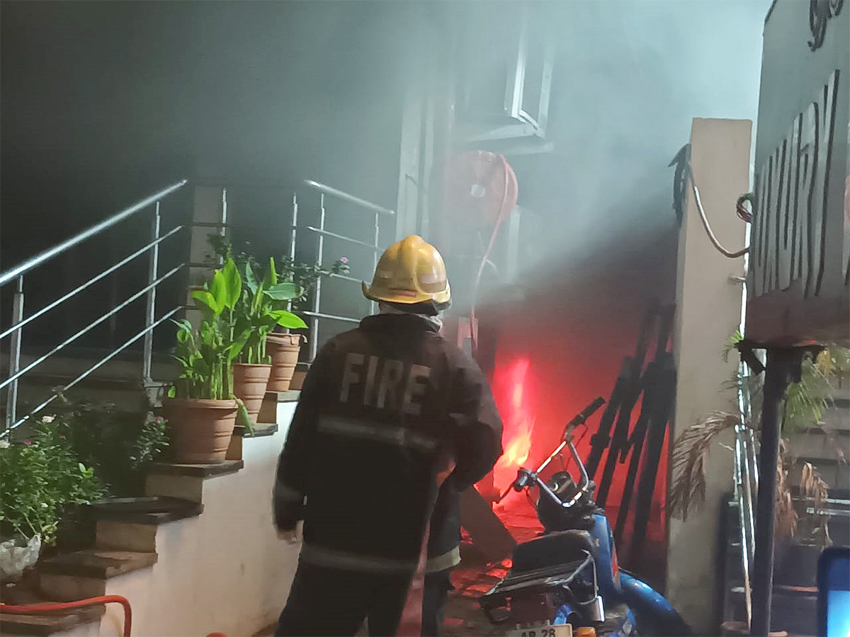 Fire Accident In Secunderabad Ruby Hotel Photos - Sakshi3