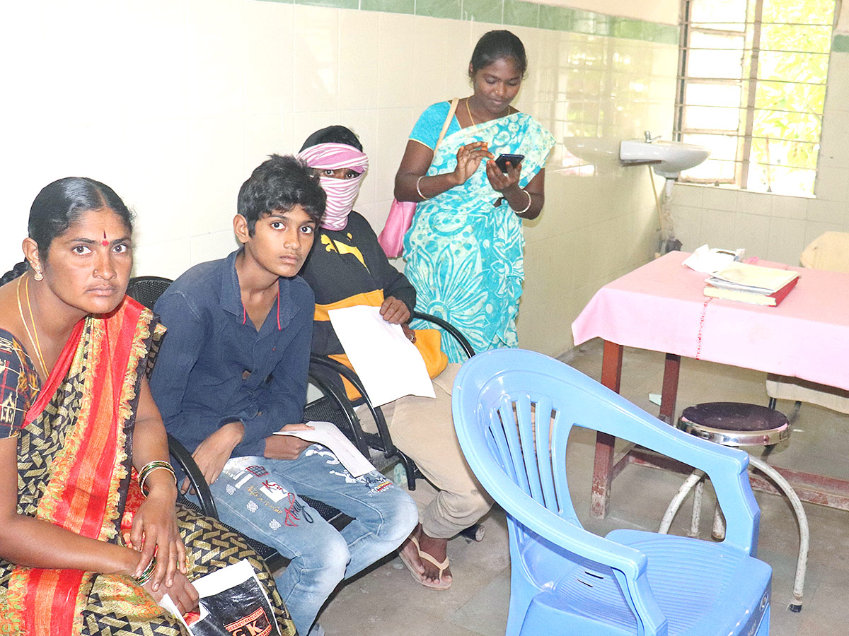Warangal MGM Patients Wait For Doctors - Sakshi14