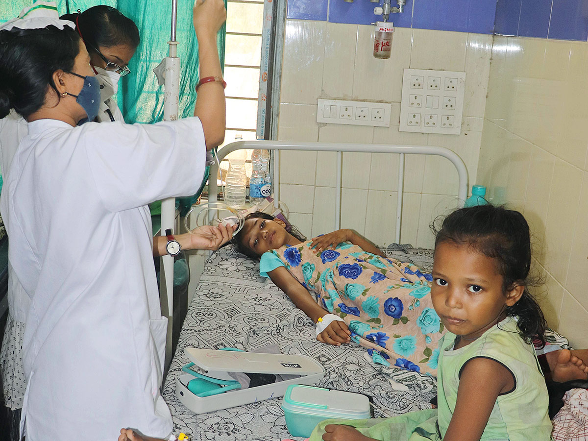 Warangal MGM Patients Wait For Doctors - Sakshi16