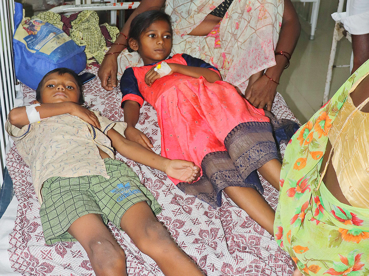 Warangal MGM Patients Wait For Doctors - Sakshi18