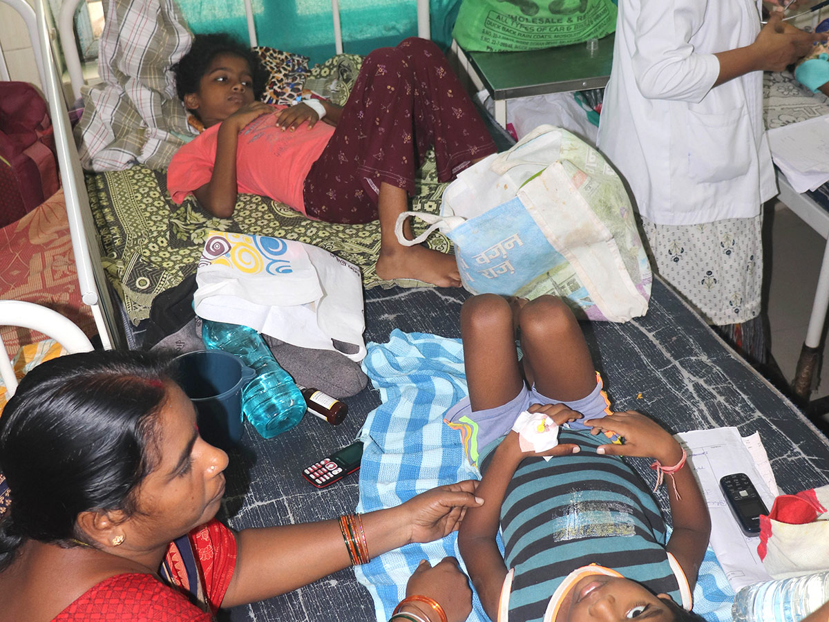 Warangal MGM Patients Wait For Doctors - Sakshi19