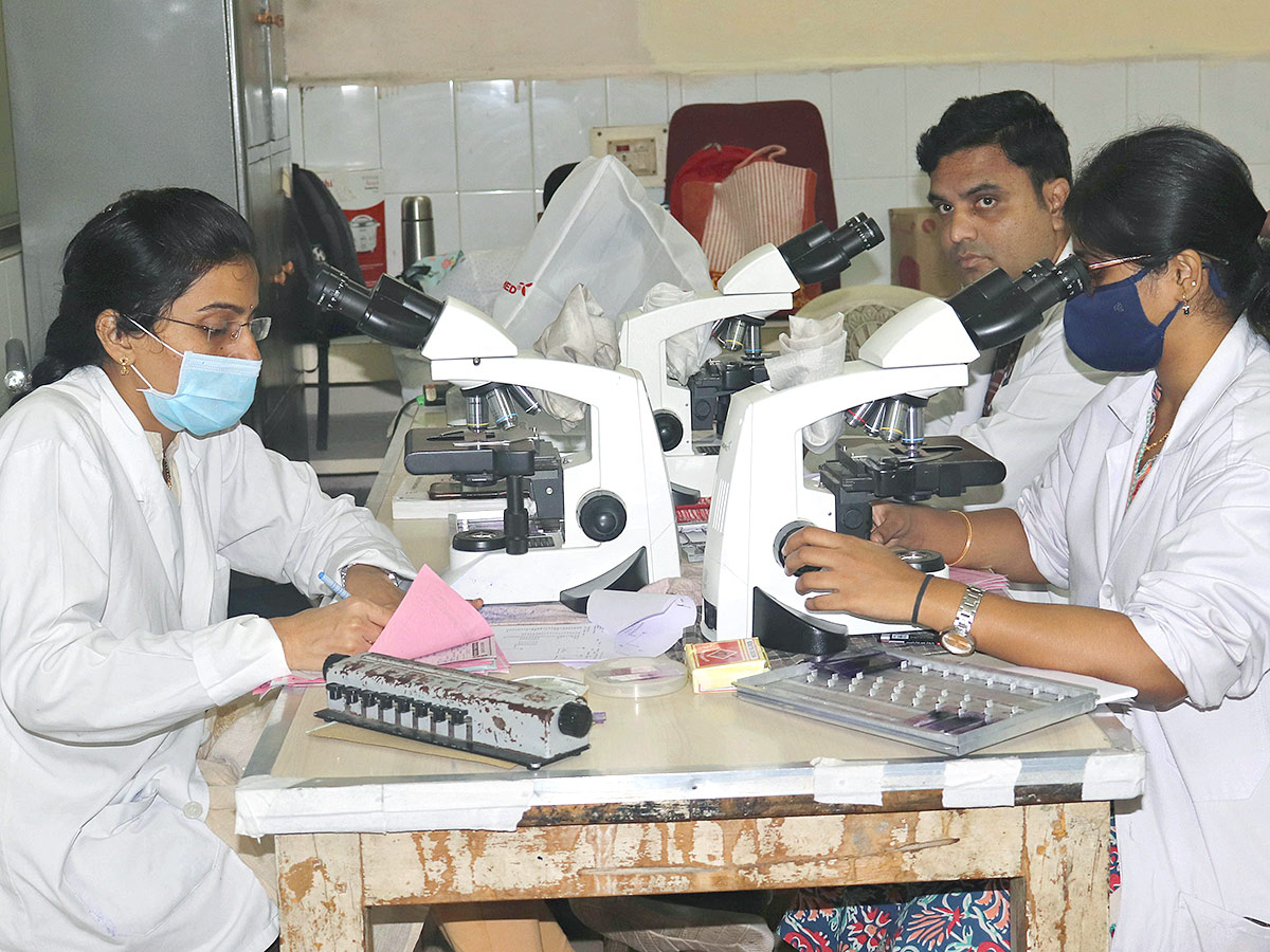 Warangal MGM Patients Wait For Doctors - Sakshi20