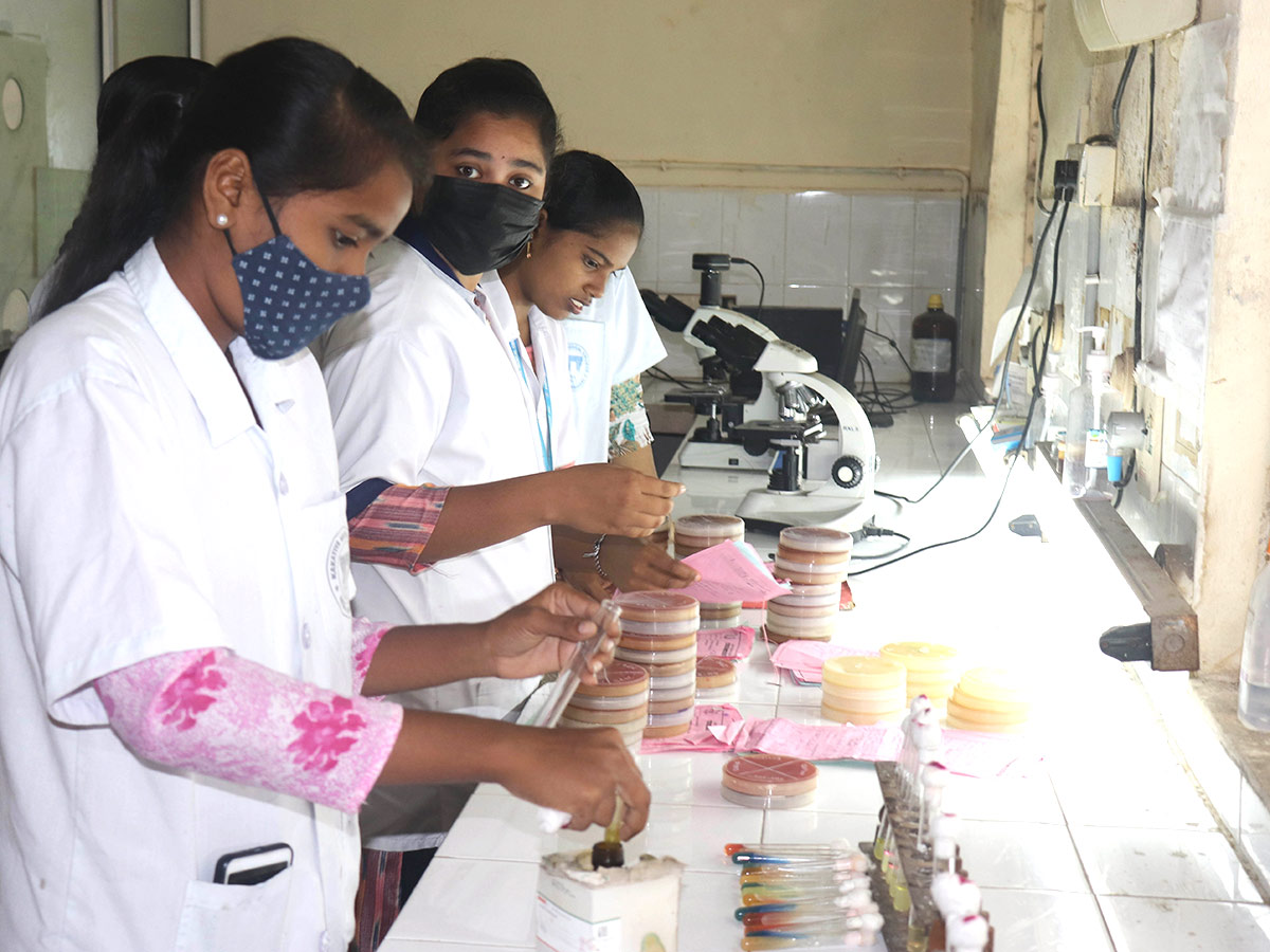 Warangal MGM Patients Wait For Doctors - Sakshi6