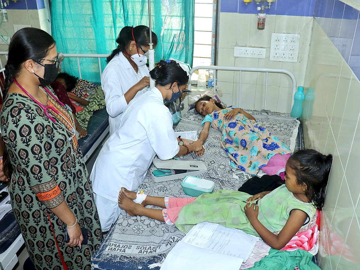 Warangal MGM Patients Wait For Doctors - Sakshi7