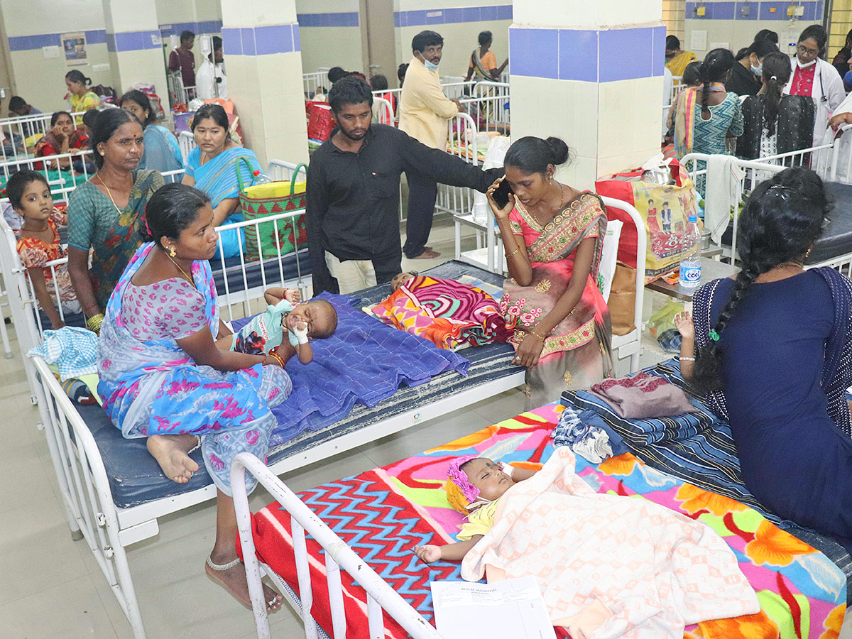 Warangal MGM Patients Wait For Doctors - Sakshi8