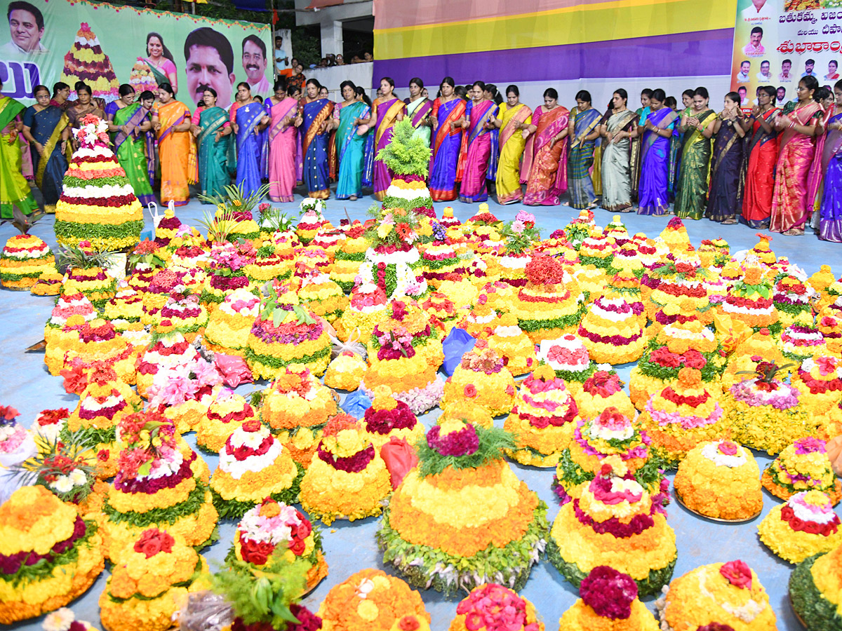Bathukamma Festival Celebrations In Kukatpally Photo Gallery - Sakshi1