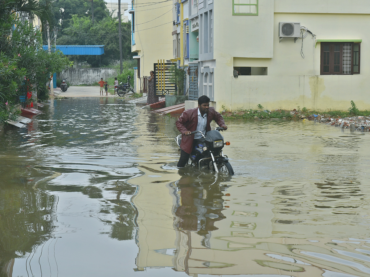Heavy Rain in Hyderabad Photo Gallery - Sakshi12