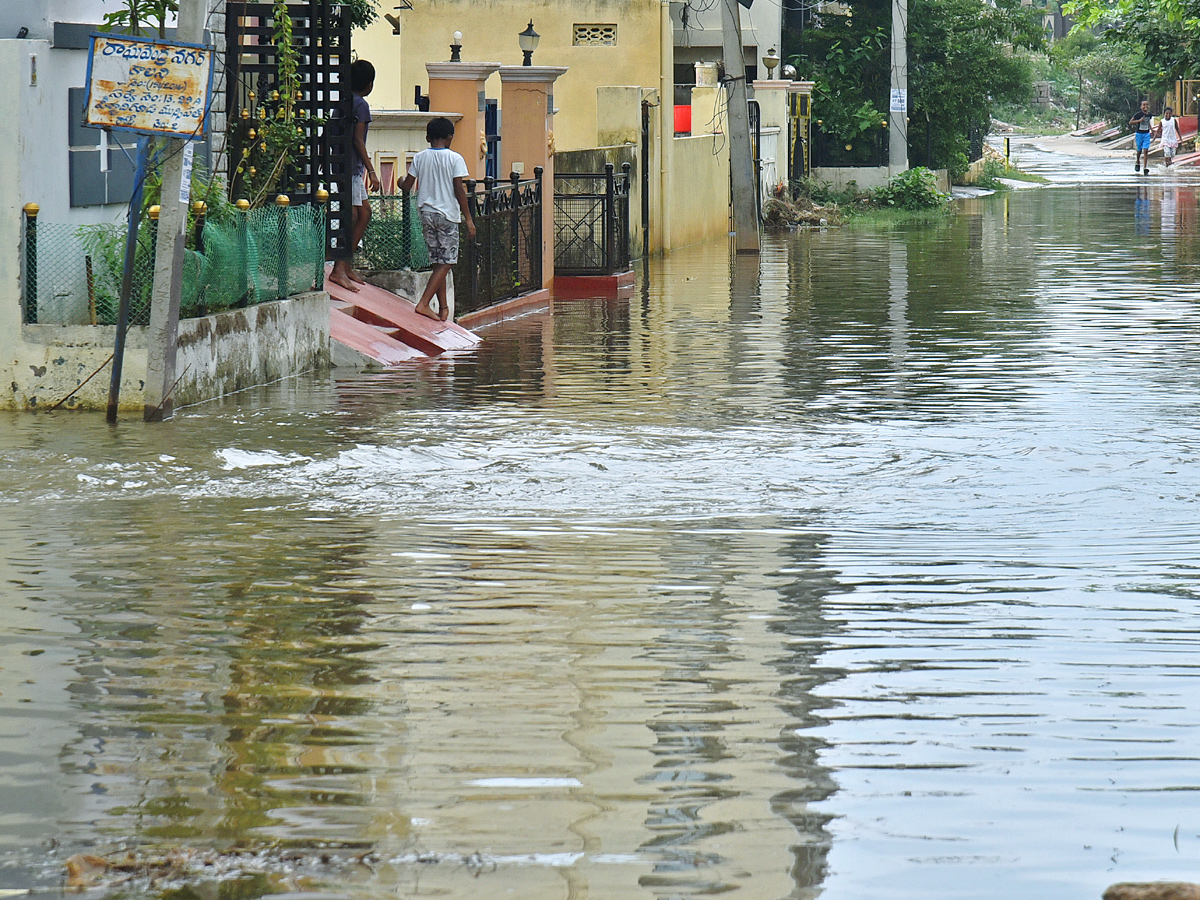 Heavy Rain in Hyderabad Photo Gallery - Sakshi13