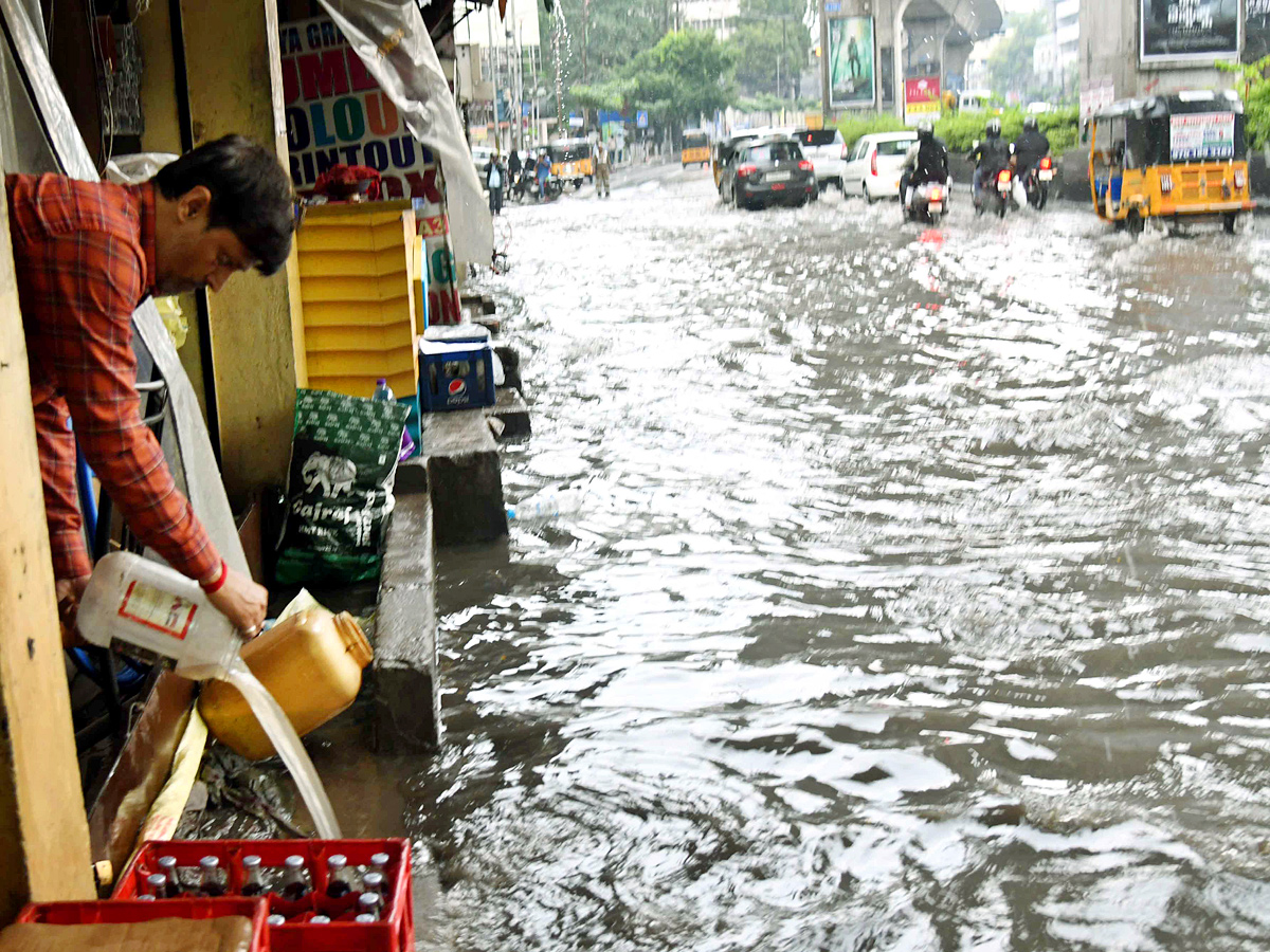 Heavy Rain in Hyderabad Photo Gallery - Sakshi3