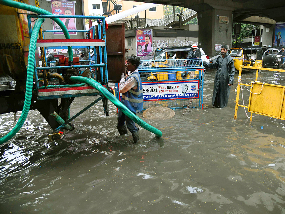 Heavy Rain in Hyderabad Photo Gallery - Sakshi4