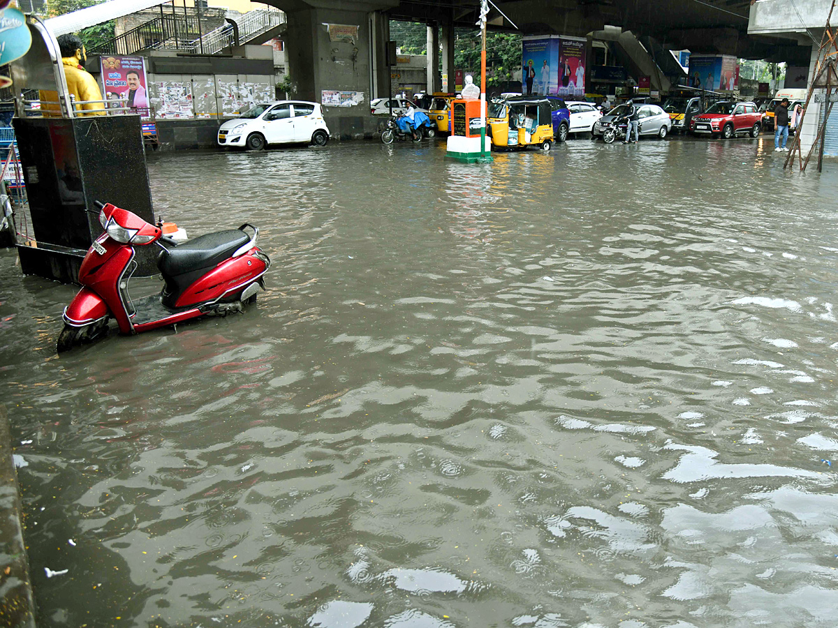 Heavy Rain in Hyderabad Photo Gallery - Sakshi6