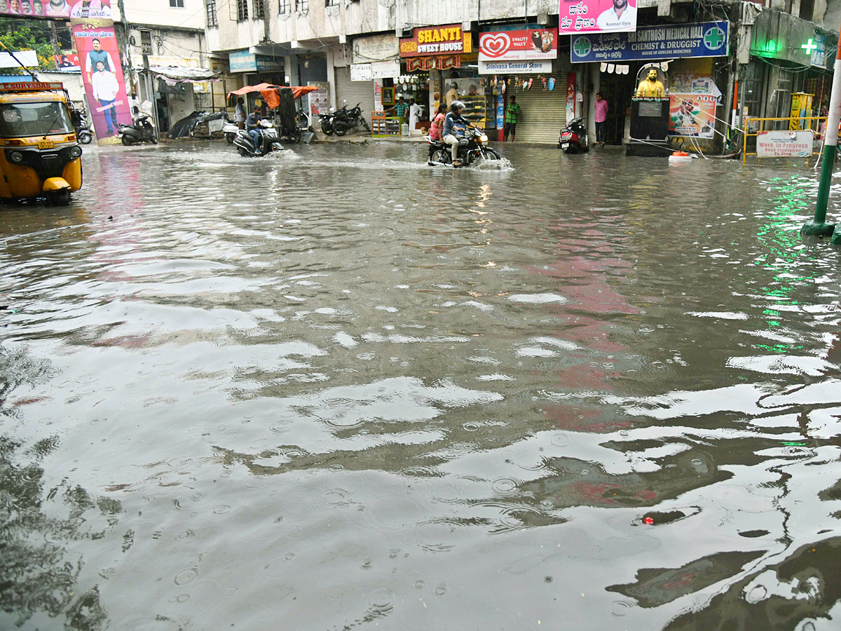 Heavy Rain in Hyderabad Photo Gallery - Sakshi7