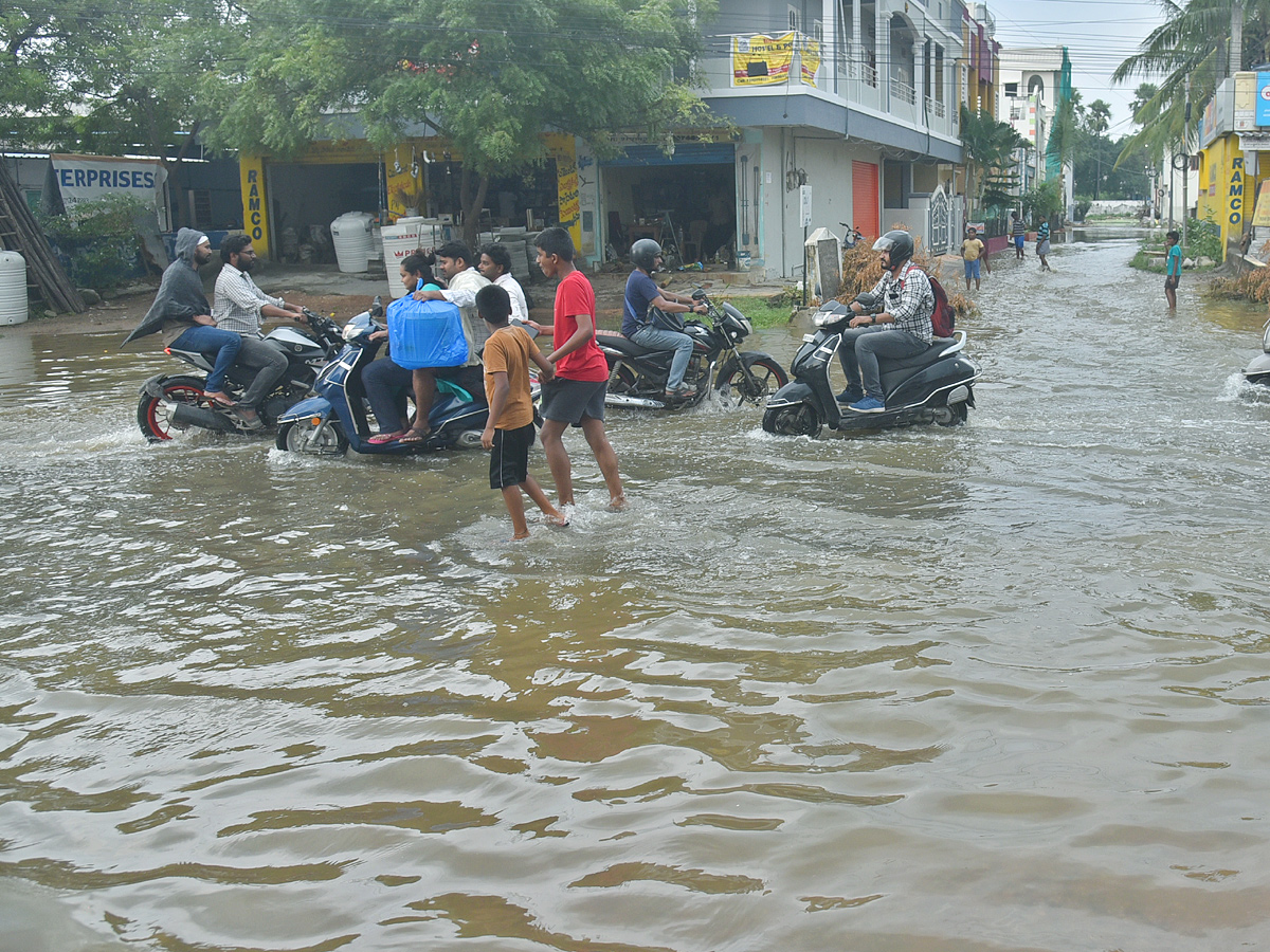 Heavy Rain in Hyderabad Photo Gallery - Sakshi8