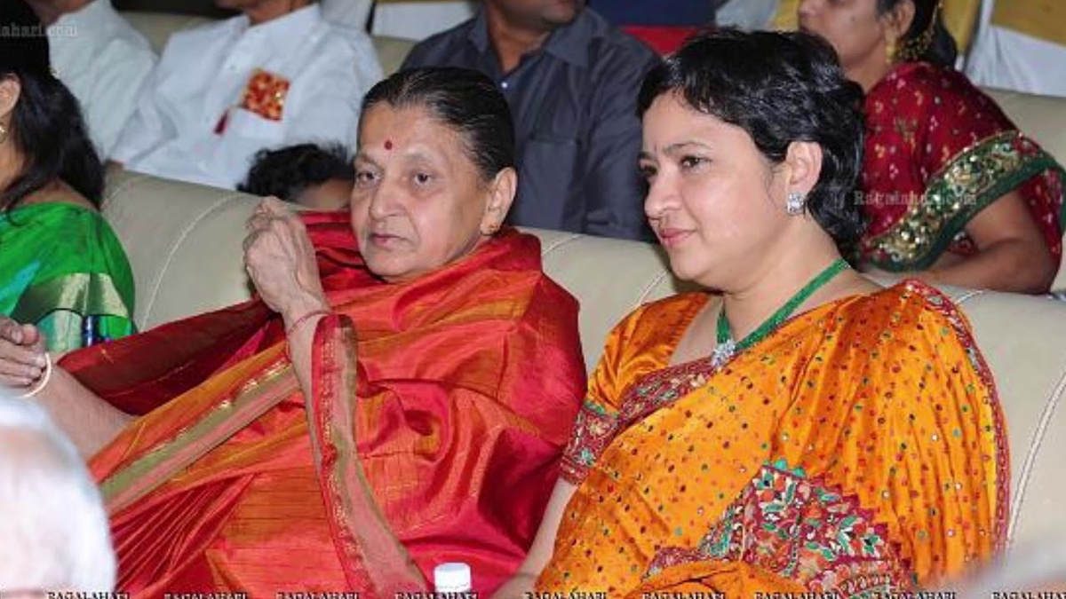Mahesh Babu Mother Indira Devi With Family Members Photos  - Sakshi2