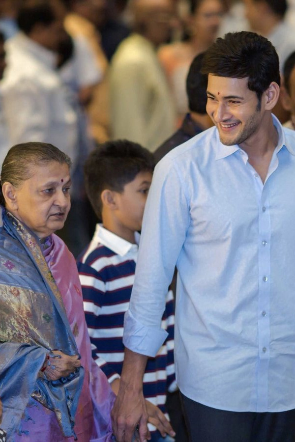 Mahesh Babu Mother Indira Devi With Family Members Photos  - Sakshi10