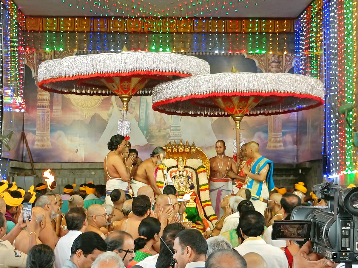 AP CM YS Jagan Tirumala Brahmotsavam 2022 - Sakshi11