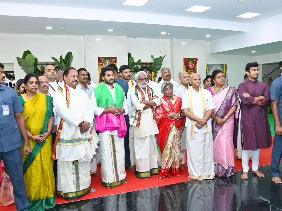 AP CM YS Jagan Tirumala Brahmotsavam 2022 - Sakshi16