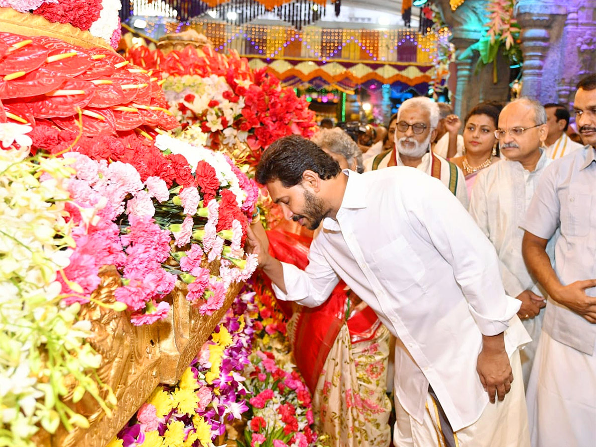 AP CM YS Jagan Tirumala Brahmotsavam 2022 - Sakshi2