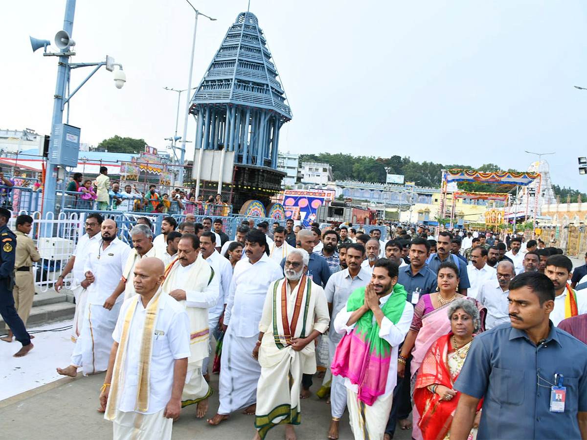 AP CM YS Jagan Tirumala Brahmotsavam 2022 - Sakshi21