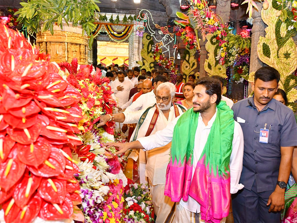 AP CM YS Jagan Tirumala Brahmotsavam 2022 - Sakshi3