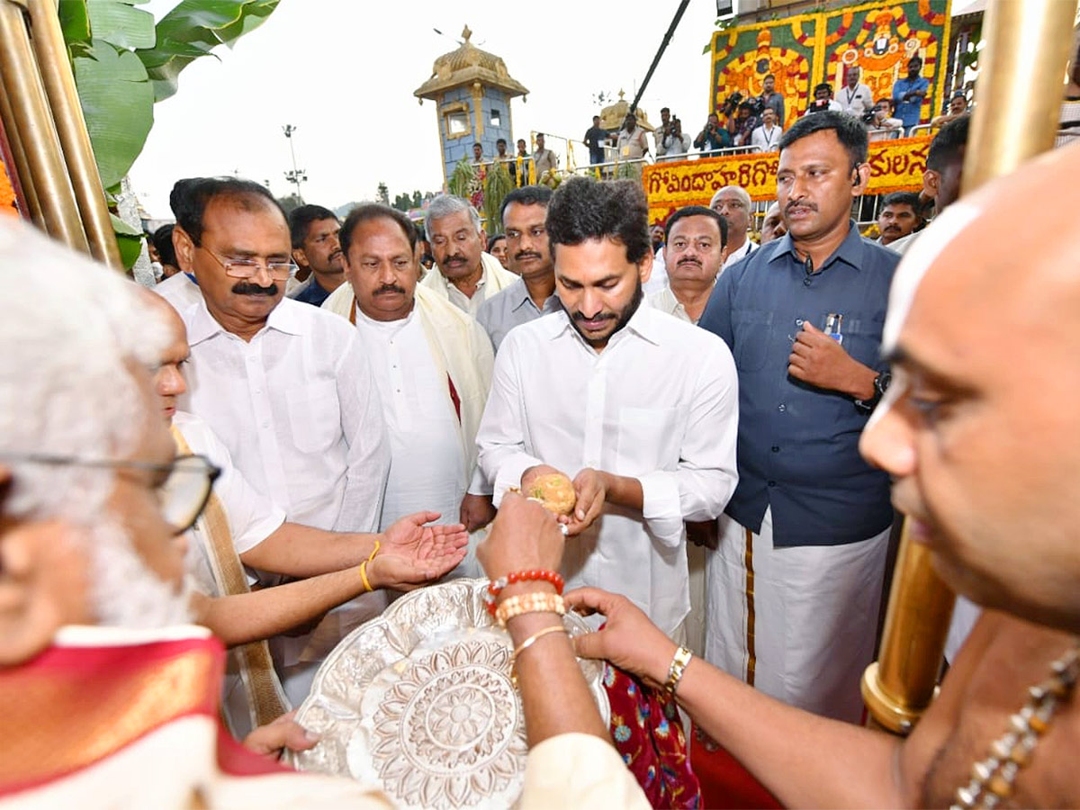 AP CM YS Jagan Tirumala Brahmotsavam 2022 - Sakshi4