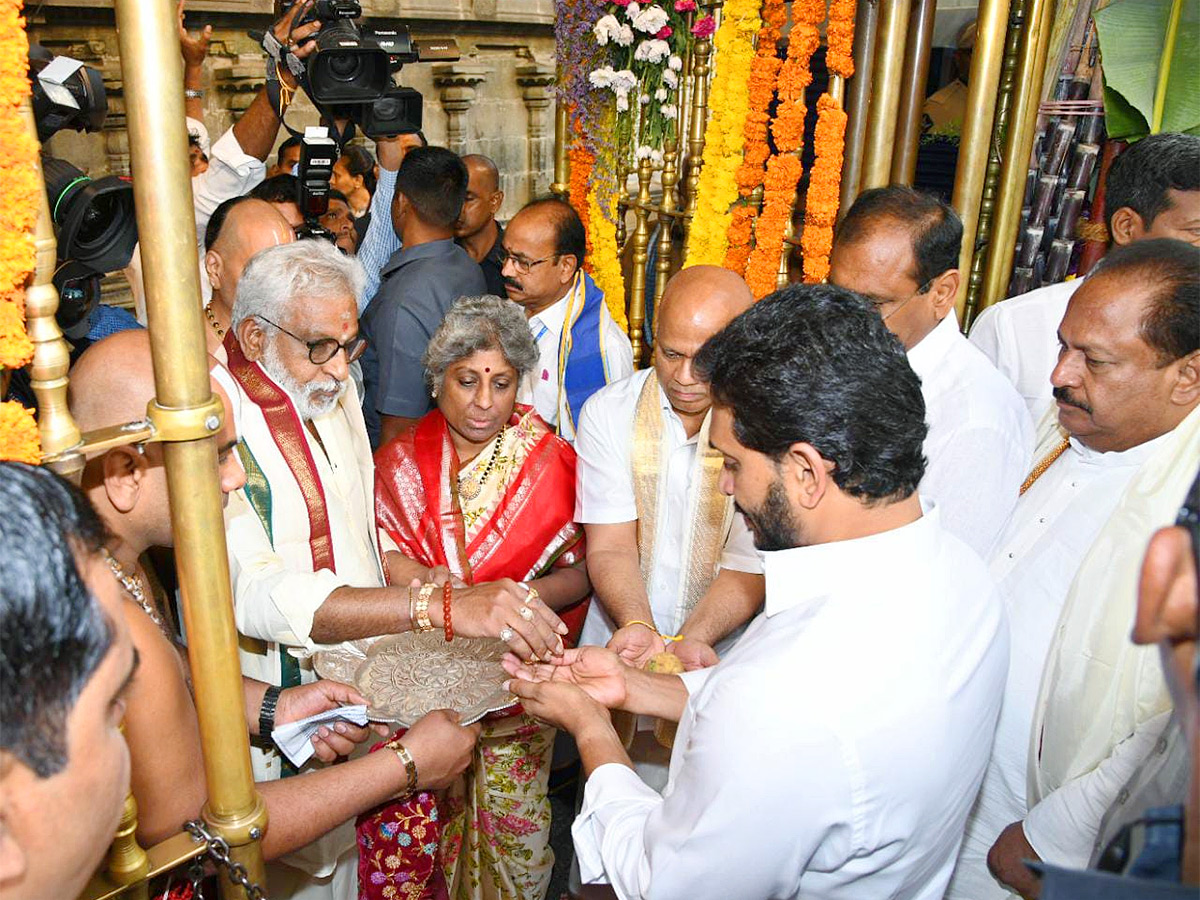 AP CM YS Jagan Tirumala Brahmotsavam 2022 - Sakshi5