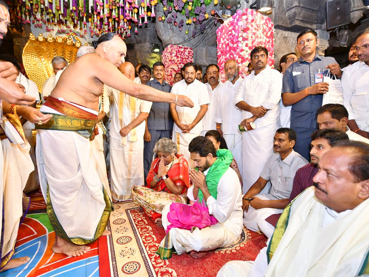 AP CM YS Jagan Tirumala Brahmotsavam 2022 - Sakshi7