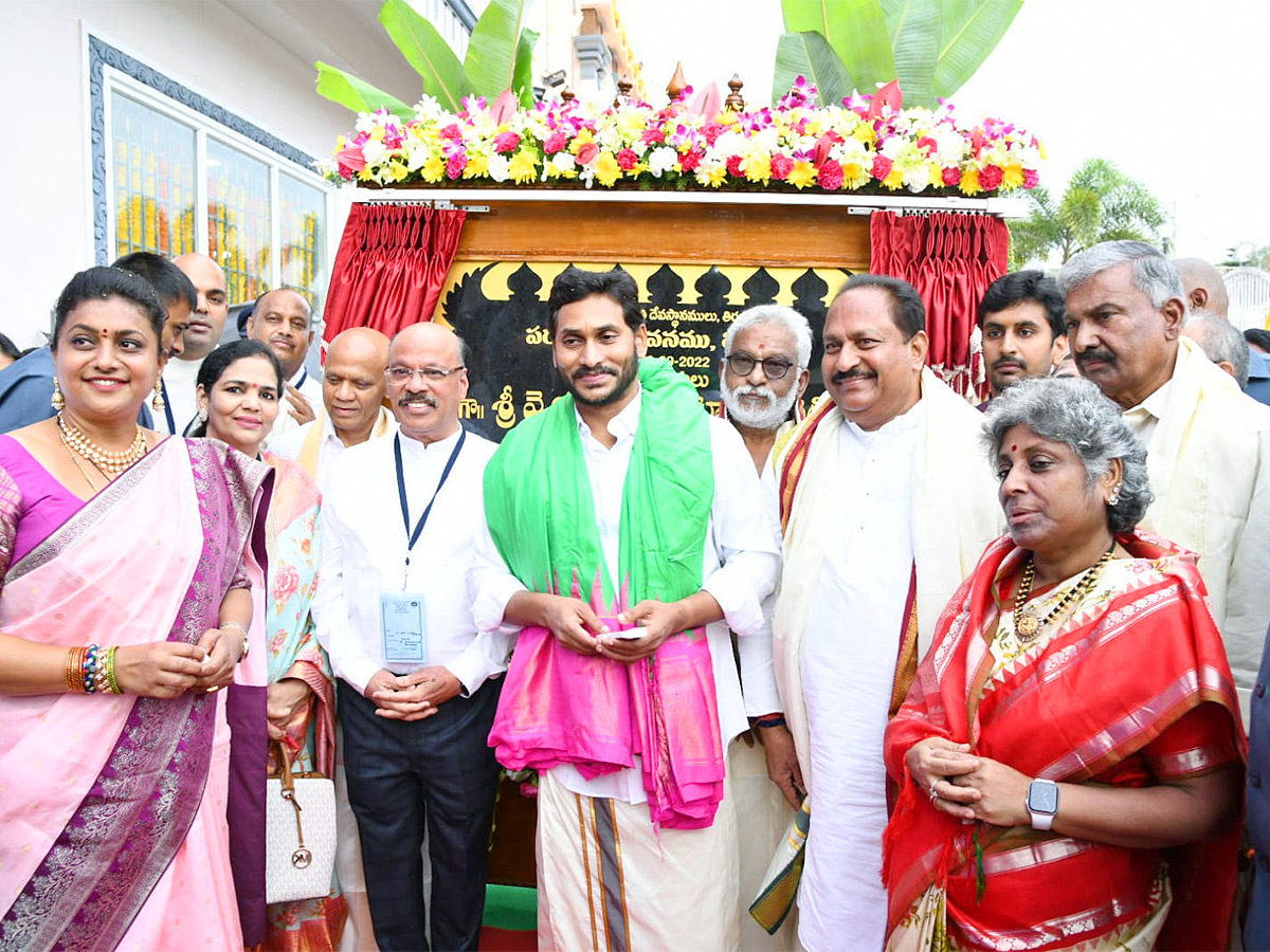 AP CM YS Jagan Tirumala Brahmotsavam 2022 - Sakshi8