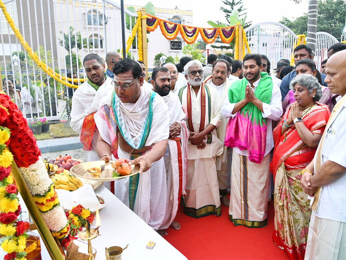 AP CM YS Jagan Tirumala Brahmotsavam 2022 - Sakshi9