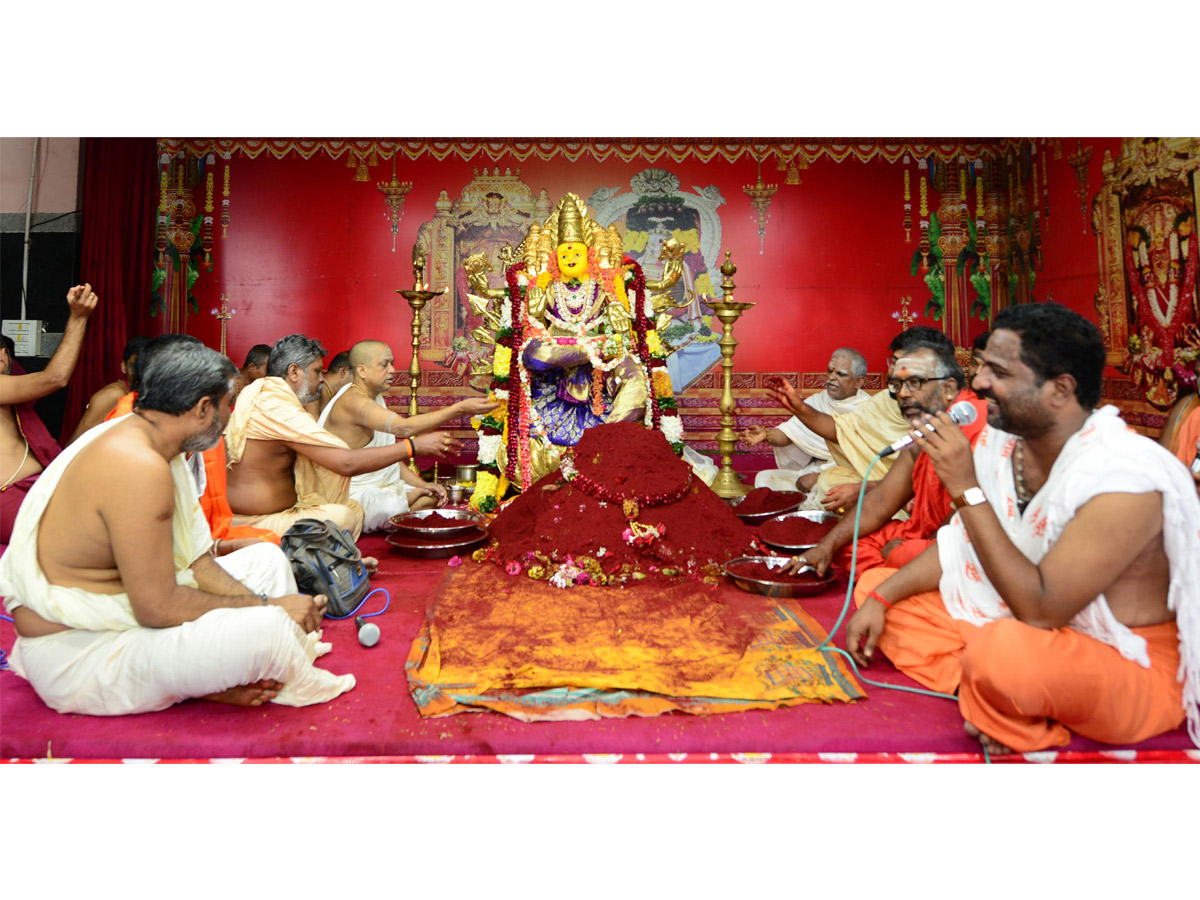 Sharan Navaratri 2022 Celebrations At vijayawada Day 3 Photo Gallery - Sakshi4