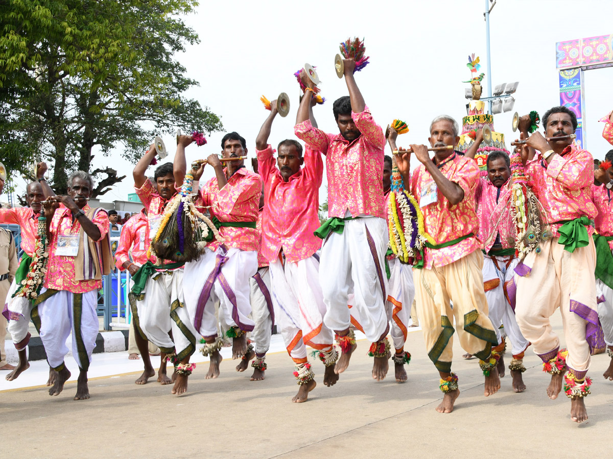 Tirumala brahmotsavam sri venkateswara swamy on chinna shesha vahana Photo Gallery - Sakshi20