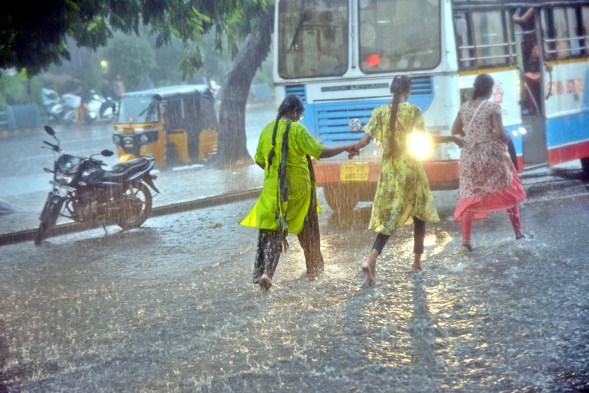 Heavy Rains in Hyderabad - Sakshi4