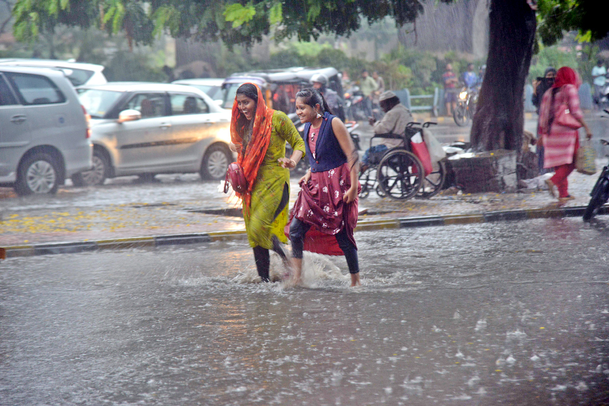 Heavy Rains in Hyderabad - Sakshi1