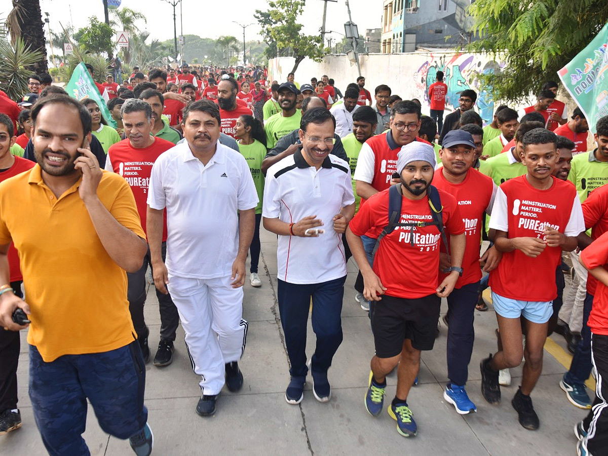Hyderabad: Necklace Road PUREathon 2K 5K Fun Walk Run Photos - Sakshi10