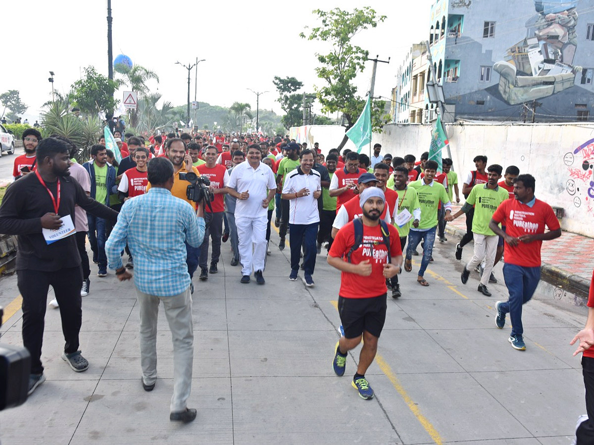 Hyderabad: Necklace Road PUREathon 2K 5K Fun Walk Run Photos - Sakshi12
