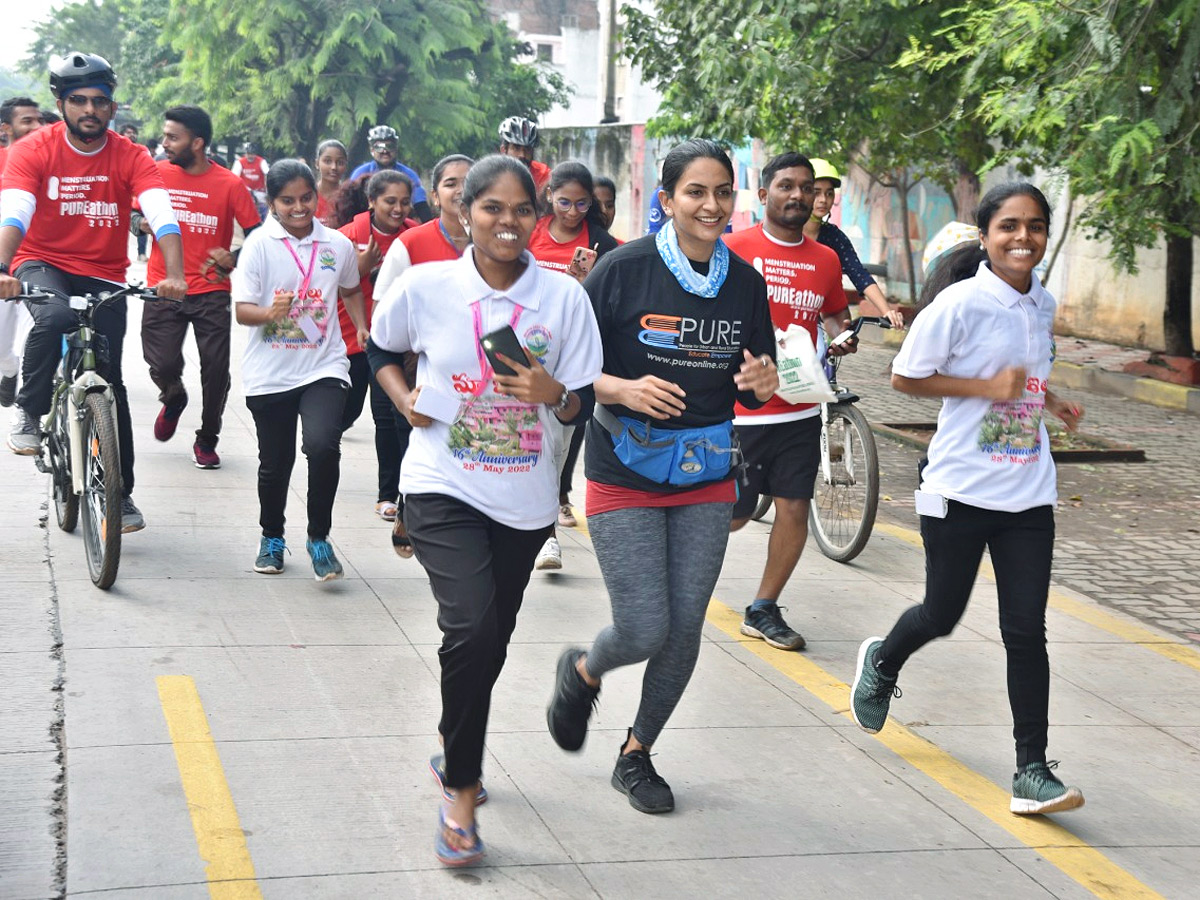 Hyderabad: Necklace Road PUREathon 2K 5K Fun Walk Run Photos - Sakshi2