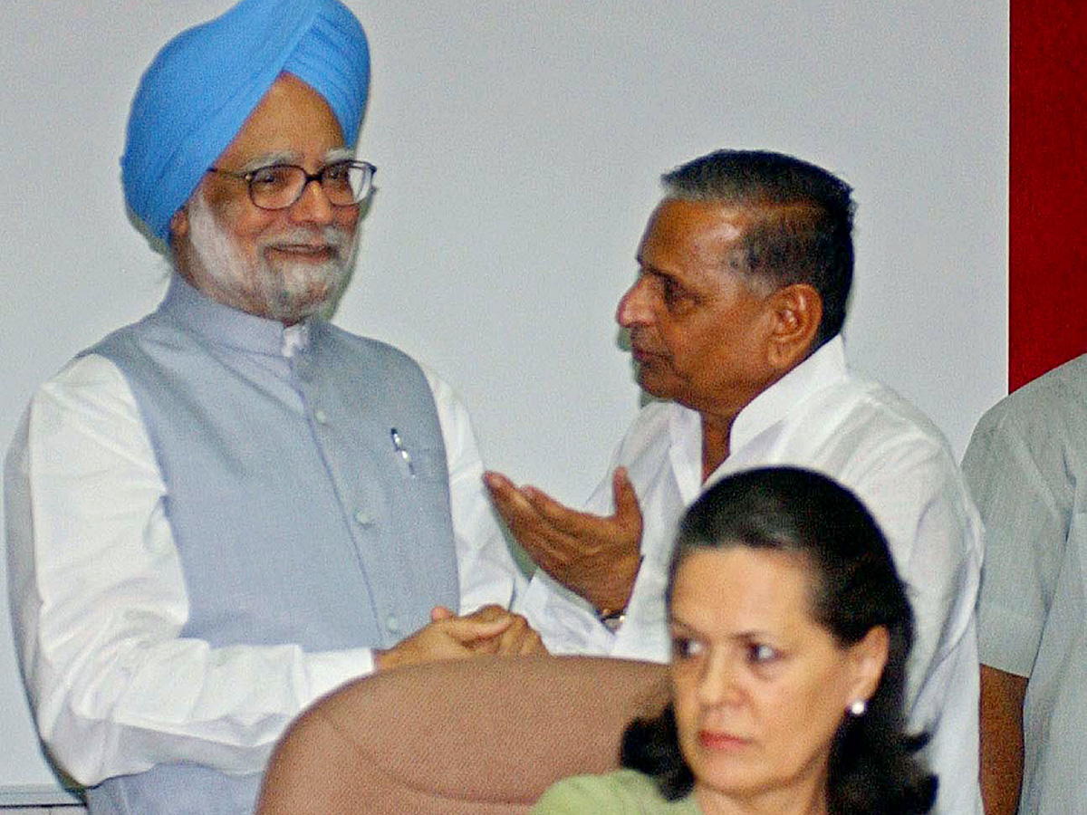 Remembering Mulayam Singh Yadav Pictures Photo Gallery - Sakshi13