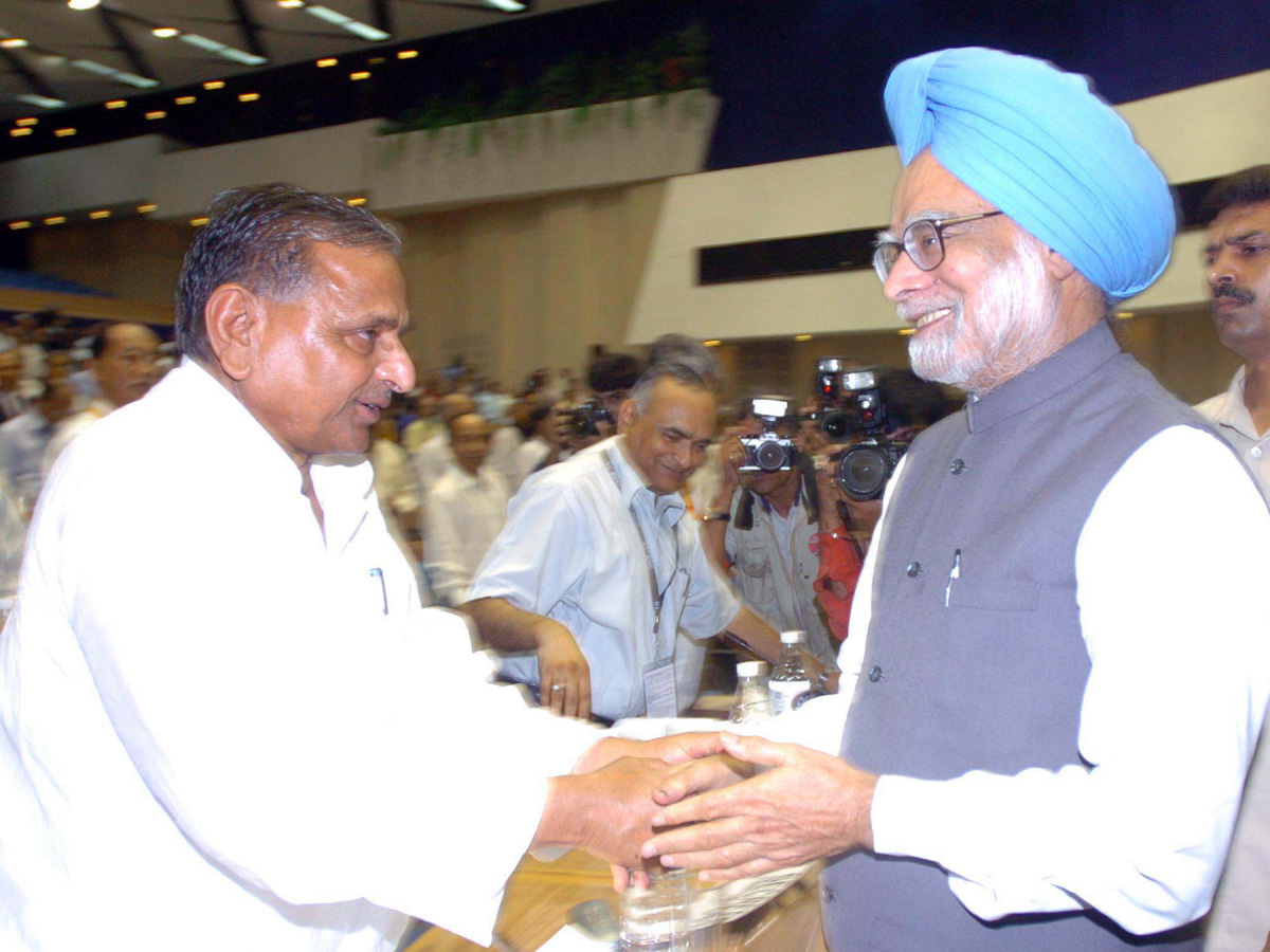 Remembering Mulayam Singh Yadav Pictures Photo Gallery - Sakshi21