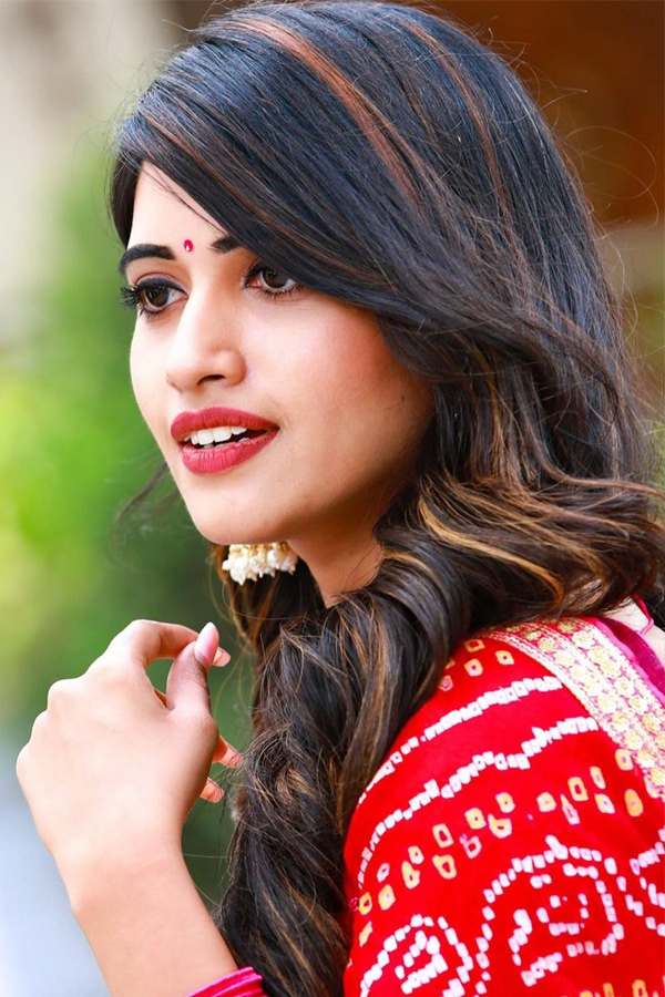 Sravanthi Chokarapu Latest Photoshoot Stills - Sakshi17