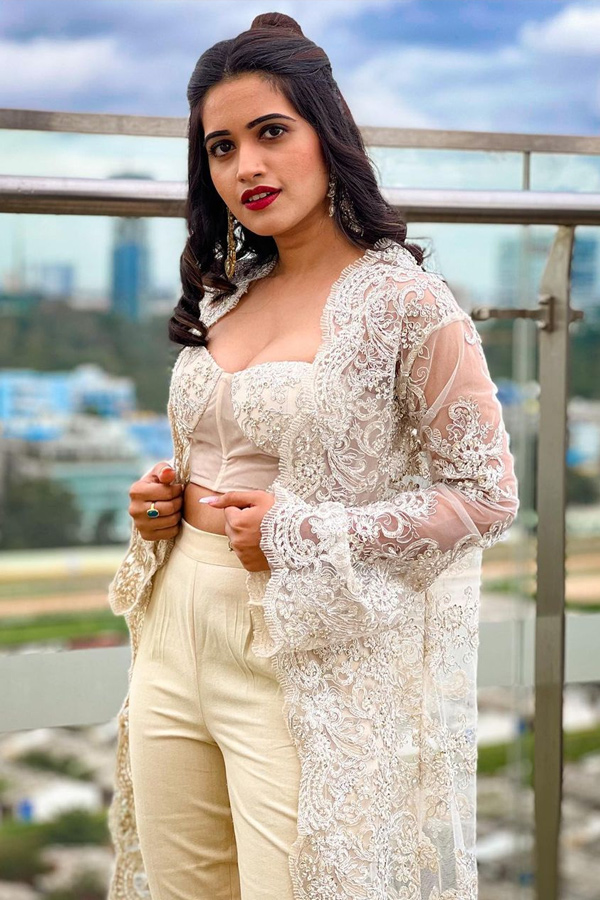 Sravanthi Chokarapu Latest Photoshoot Stills - Sakshi24