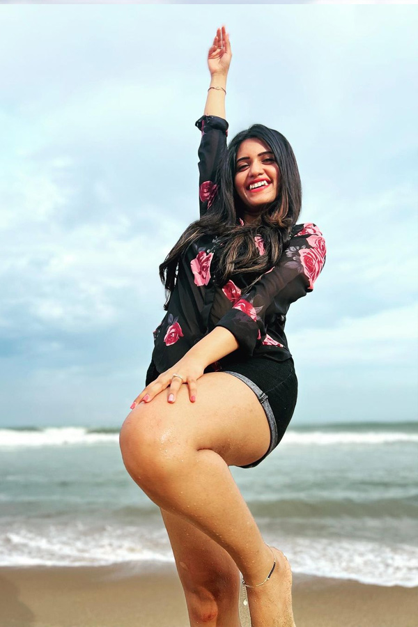 Sravanthi Chokarapu Latest Photoshoot Stills - Sakshi26